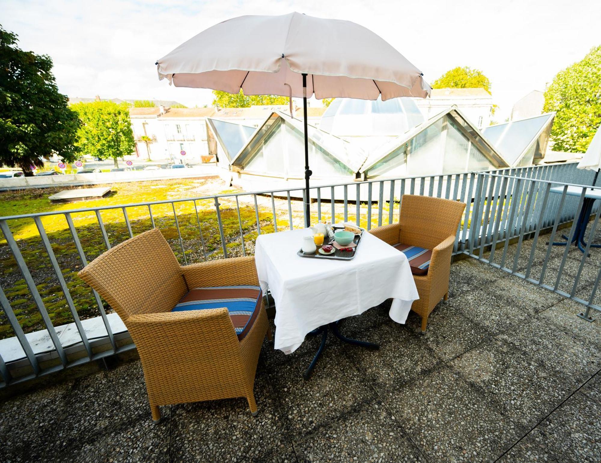 Hotel & Restaurant Des Remparts Rochefort  Ngoại thất bức ảnh